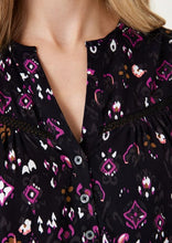 Load image into Gallery viewer, BLACK BLOUSE WITH PRINT