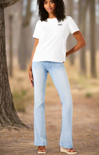 Load image into Gallery viewer, Celia 245 Superslim Flared Jeans - Light