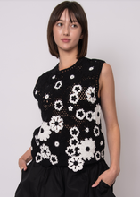 Load image into Gallery viewer, YUKO SLEEVELESS CREW NECK PULL-OVER
