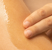 Load image into Gallery viewer, Body Serum - Summer Glow
