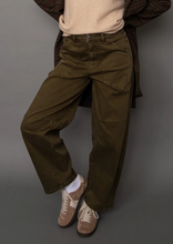 Load image into Gallery viewer, Baladev GD Stretch Twill Balloon Pant
