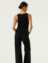 Load image into Gallery viewer, Black singlet
