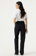 Load image into Gallery viewer, Celia 251 Regular Straight Jeans - Dark Used
