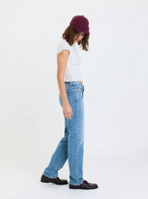 Load image into Gallery viewer, Rebel Mid Rise Slim Straight in On Repeat
