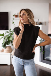 KNIT SLEEVELESS SWEATER