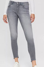 Load image into Gallery viewer, MED RISE ORGANIC SKINNY JEANS
